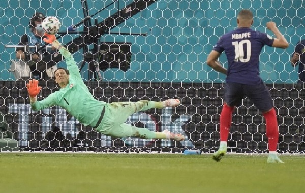 深度解读法国爆冷出局:防线缺人动摇基础,膨胀的姆巴佩反噬体系