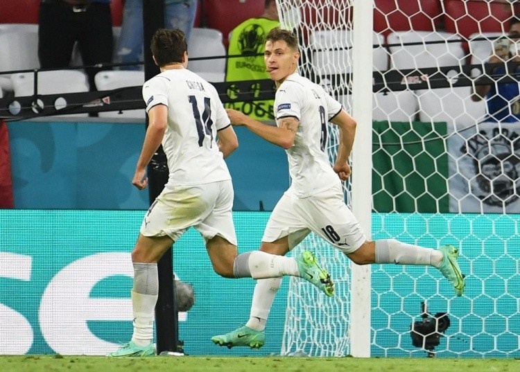 半场-巴雷拉因西涅破门卢卡库点射 意大利2-1领先比利时