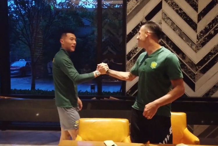 国安一线队今日前往上海进行集训备战，6名国脚与球队会合