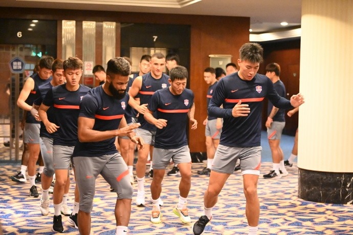 重庆队因暴雨天气选择室内训练,官博调侃:小心楼下邻居投诉