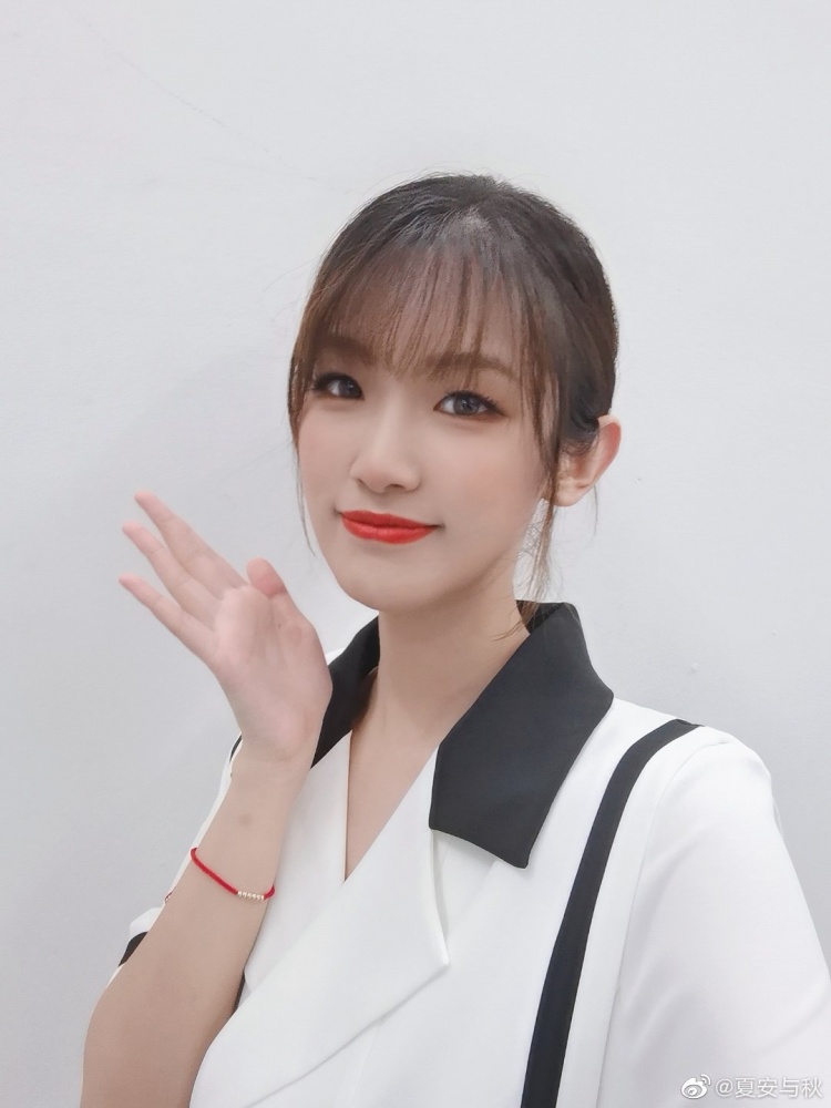 lpl主持夏安爱比赛人的生活快乐和难过都如此简单
