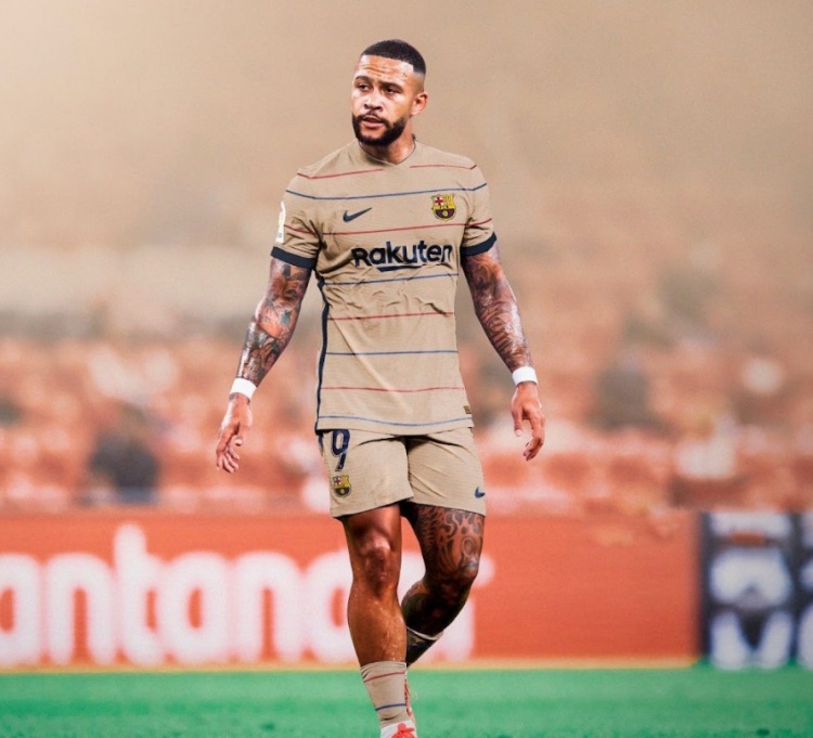 巴萨下赛季球衣谍照曝光：采用红、蓝、黑竖条纹复古设计