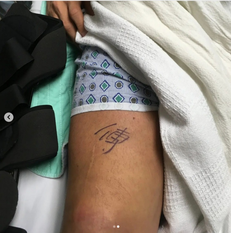 伊布晒照悼念曾为他做手术的华裔医生:我仍在巅峰要归功于他