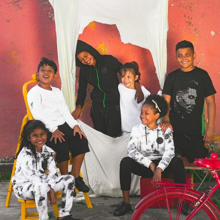 菲尔米诺和利物浦合作推行童装,设计灵感来自巴西故乡