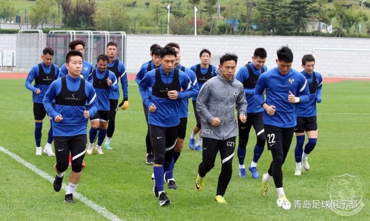 青岛队完成集结备战足协杯，鸭梨等3外援已回国并开启防疫隔离
