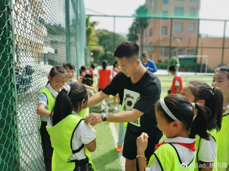 姚均晟回家乡参加公益活动：希望为中国足球的光明未来出一份力