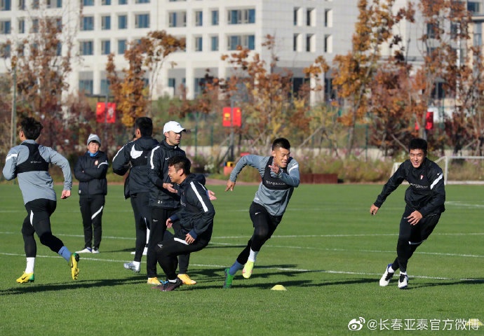亚泰队今晚在上海集结,开始中超第二阶段争冠组备战