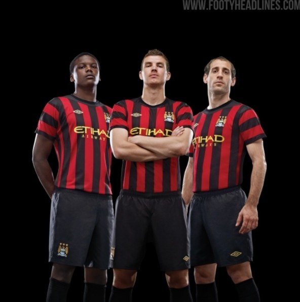 外媒:曼城下赛季客场球衣将复刻经典红黑间条衫款式