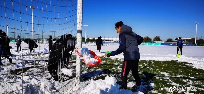 北方突降大雪,河北功夫老将汪嵩晒雪天训练照