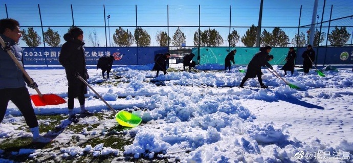 北方突降大雪,河北功夫老将汪嵩晒雪天训练照