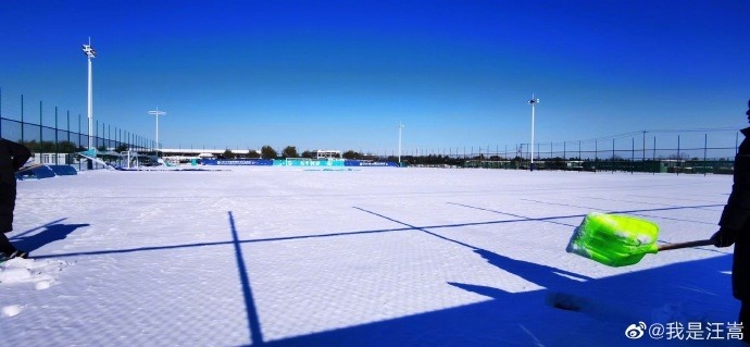 北方突降大雪,河北功夫老将汪嵩晒雪天训练照