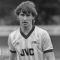 前阿森纳首席球探罗利去世,没有他枪手就不会拥有小法和范佩西