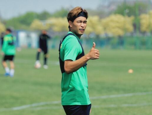 国安U21小将乃比江晒照调侃自己年龄：看着像31？？？