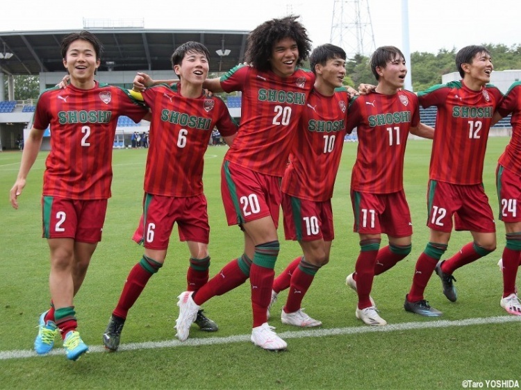 从不懂日语到留洋斯图加特,日美混血“怪物后卫”是怎样炼成的?