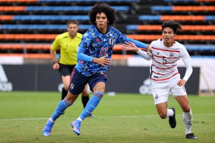 从不懂日语到留洋斯图加特,日美混血“怪物后卫”是怎样炼成的?