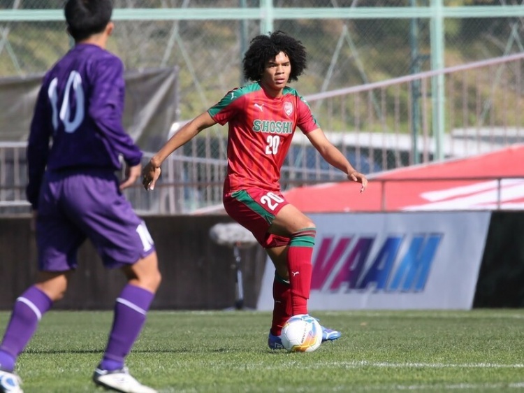 从不懂日语到留洋斯图加特,日美混血“怪物后卫”是怎样炼成的?