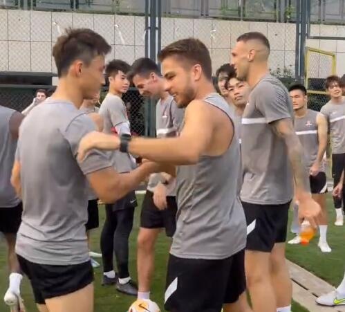 官方：因家庭原因，巴西外援伊高与梅州客家提前解约