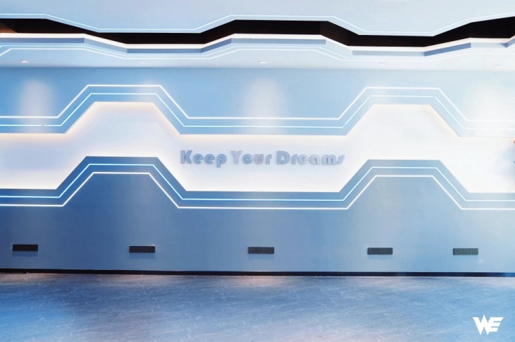 WE官方晒照：正式训练室装修完成 马哥欣然接受