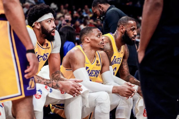 苏群专栏：湖人为什么死活不给两个首轮？