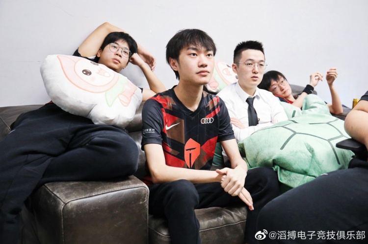 TES赛后返图:新年快乐!八月是新的挑战