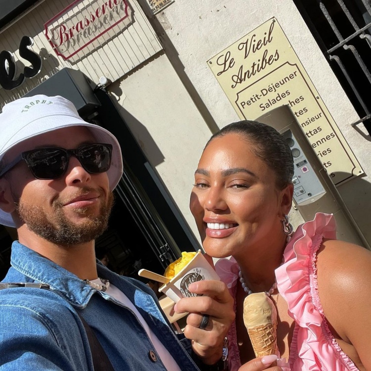 与库里结婚11周年!阿耶莎INS:我很感激也很幸福 我爱你@库里