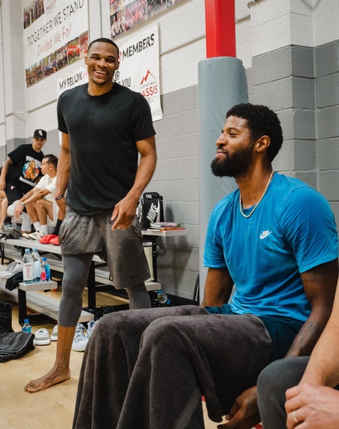 昔日战友！保罗-乔治与威少今日一起在洛杉矶训练