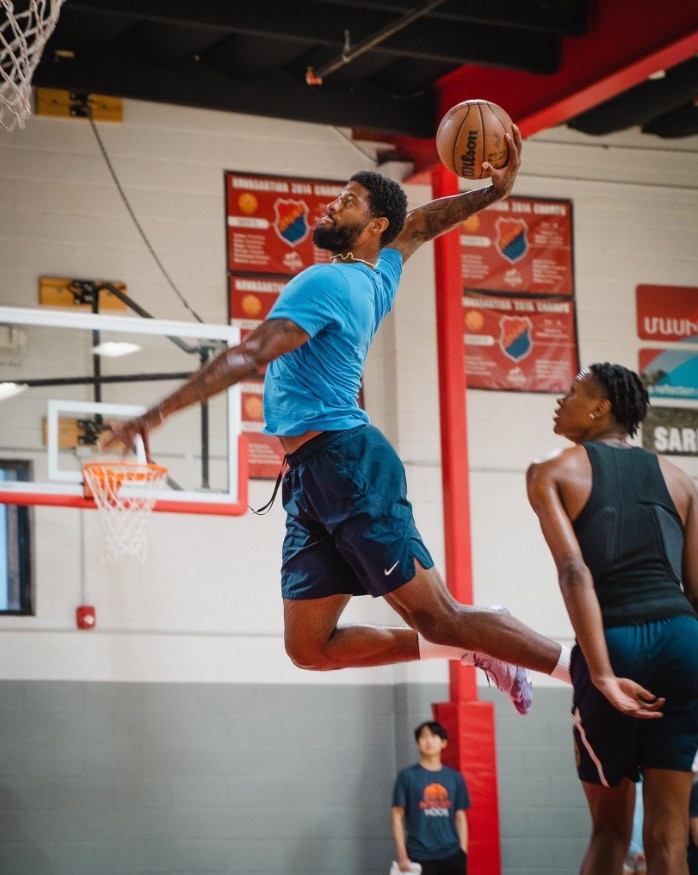 昔日战友！保罗-乔治与威少今日一起在洛杉矶训练