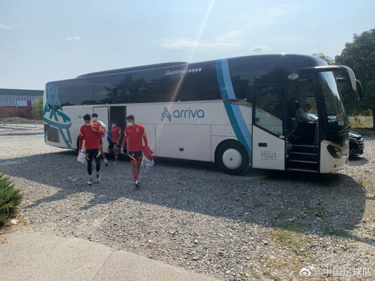 官方：除4名征战东亚杯球员外，U21国足抵达克罗地亚驻地酒店