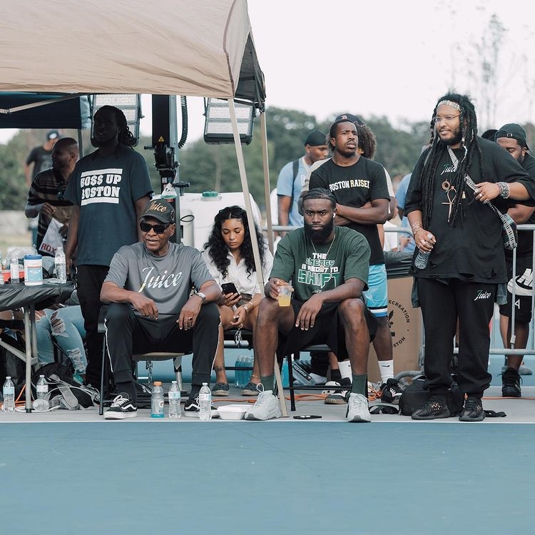 杰伦-布朗晒在波士顿观战野球比赛照片：我相信社区 社区也信任我