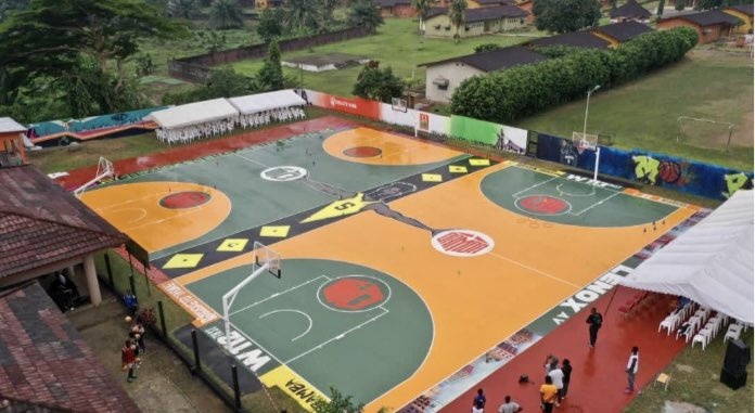 魔术记者：班巴在其祖国科特迪瓦捐建的两座篮球场揭幕
