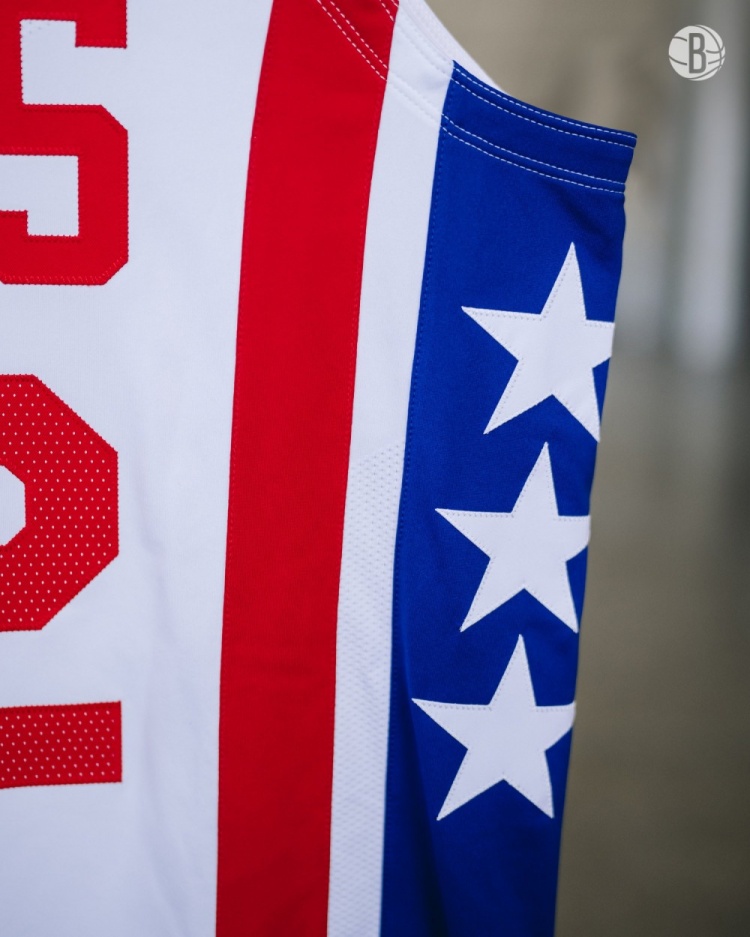 这配色如何?篮网官方晒出新赛季复古球衣细节照:如此简洁