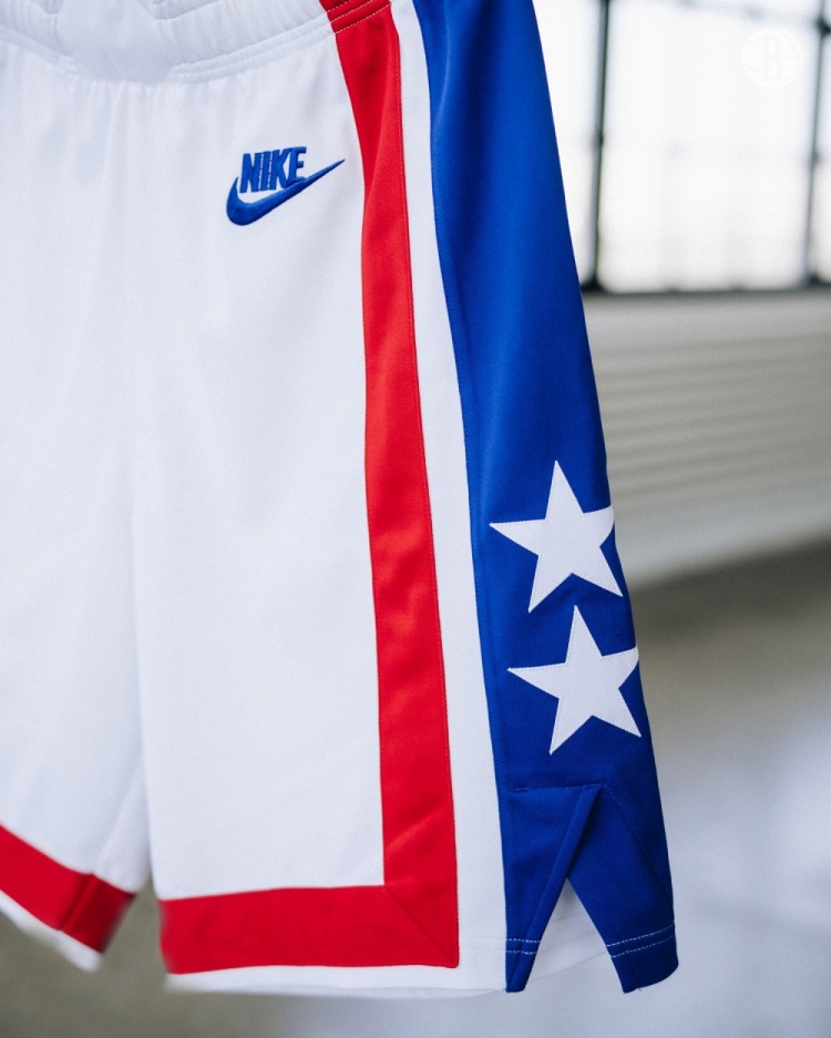 这配色如何?篮网官方晒出新赛季复古球衣细节照:如此简洁