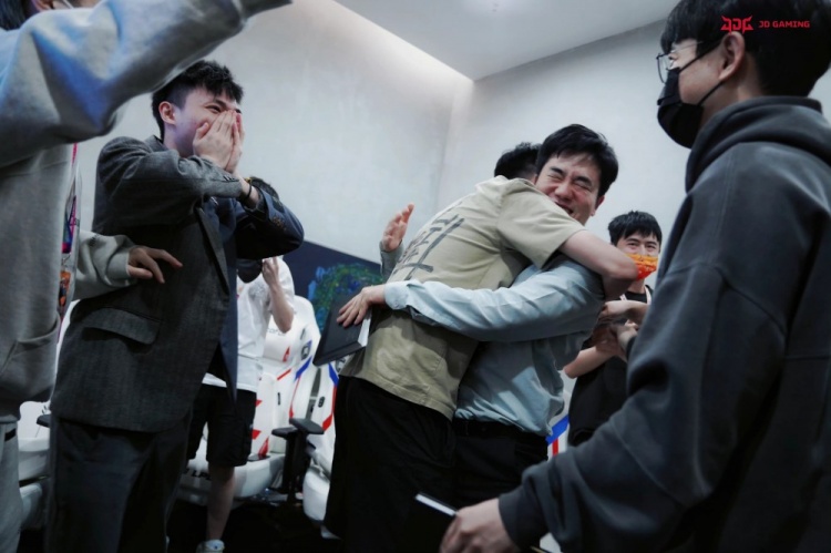 JDG赛后返图:一步一步，将梦想变成现实！