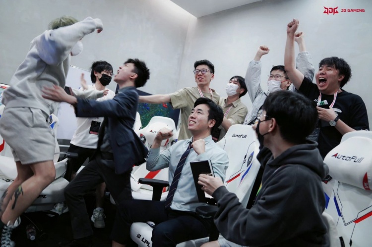JDG赛后返图:一步一步，将梦想变成现实！