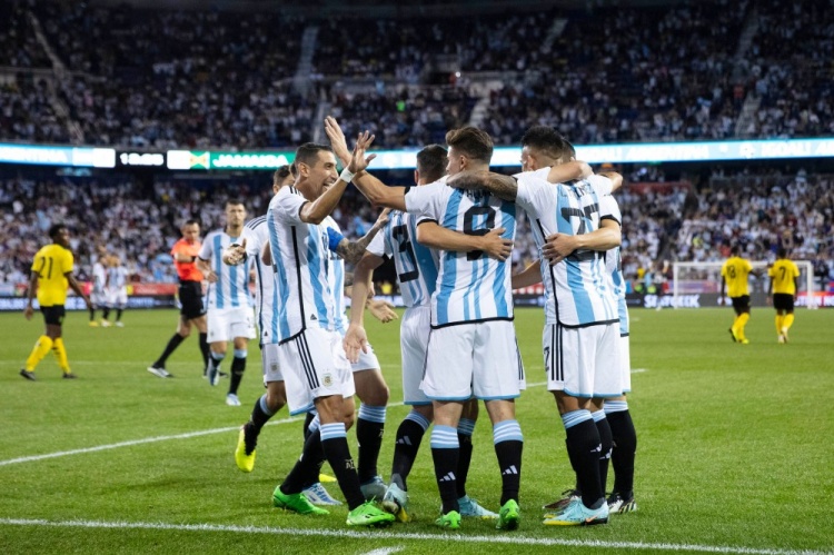 阿根廷3年35场不败，大力神杯将在卡塔尔向梅西微笑？