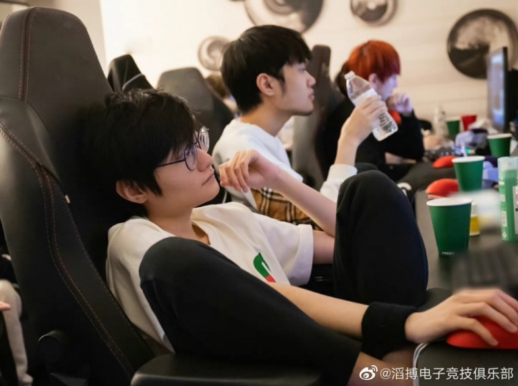 TES训练赛返图:专心致志,全心投入,锤炼只为赛场出彩