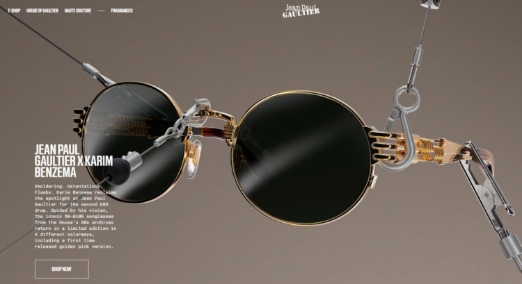 本泽马参加金球奖颁奖典礼时戴的眼镜，是什么品牌？