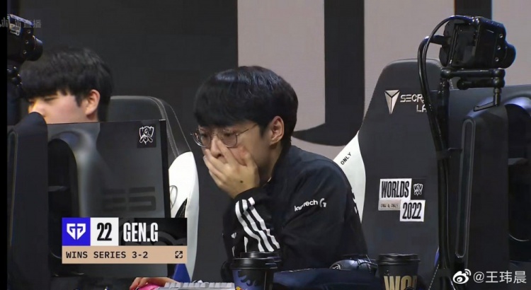 体坛周报记者:Canyon和Showmaker悲壮的像是史诗故事里的英雄