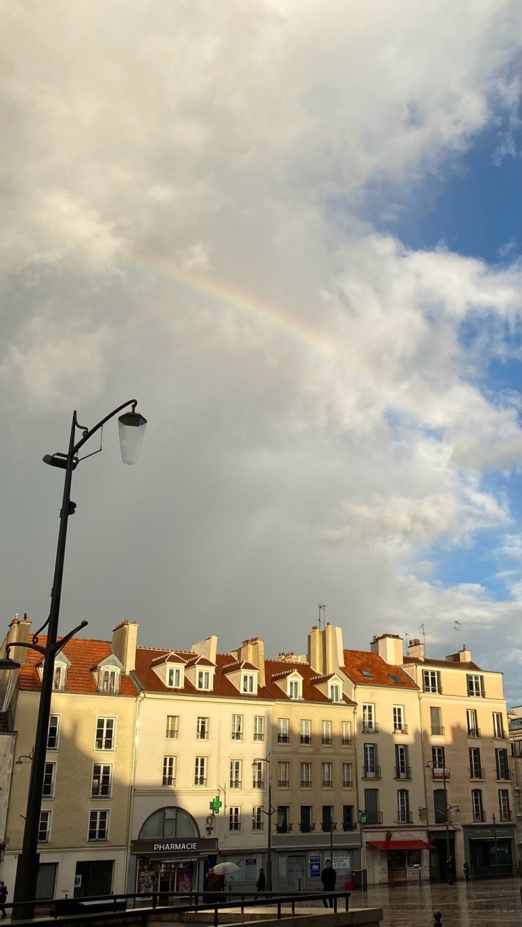 【QY球友会】李梦雯社媒晒巴黎照：霞光下的玻璃金字塔，雨后街头的彩虹