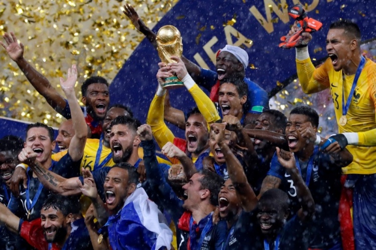 坎特之后博格巴也缺席世界杯，法国队难道真要梦回2002？