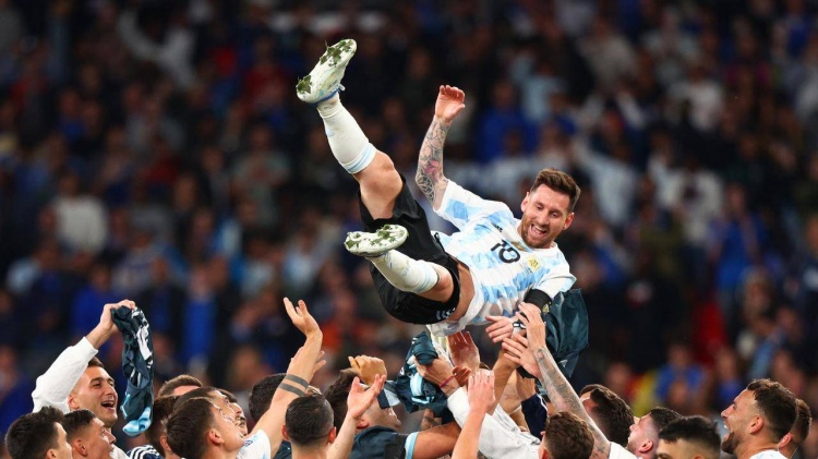 从至暗时刻到世界杯争冠热门，梅西如何完成在阿根廷队的蜕变