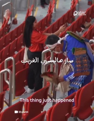 日本球迷看完揭幕战后收拾看台，卡塔尔球迷震惊：RESPECT