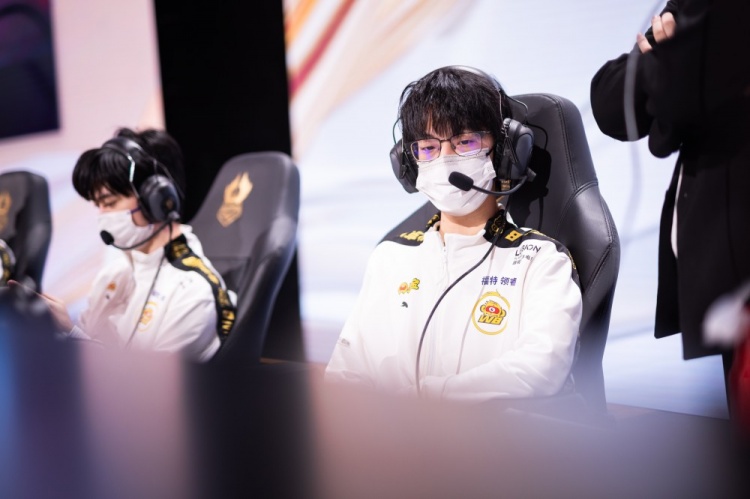 北京WB发布返图:强者经风不熄,弱者随风即灭,春天再见面