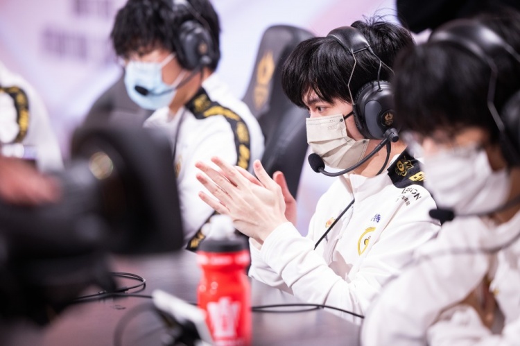 北京WB发布返图:强者经风不熄,弱者随风即灭,春天再见面