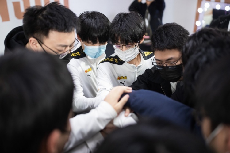 北京WB发布返图:强者经风不熄,弱者随风即灭,春天再见面