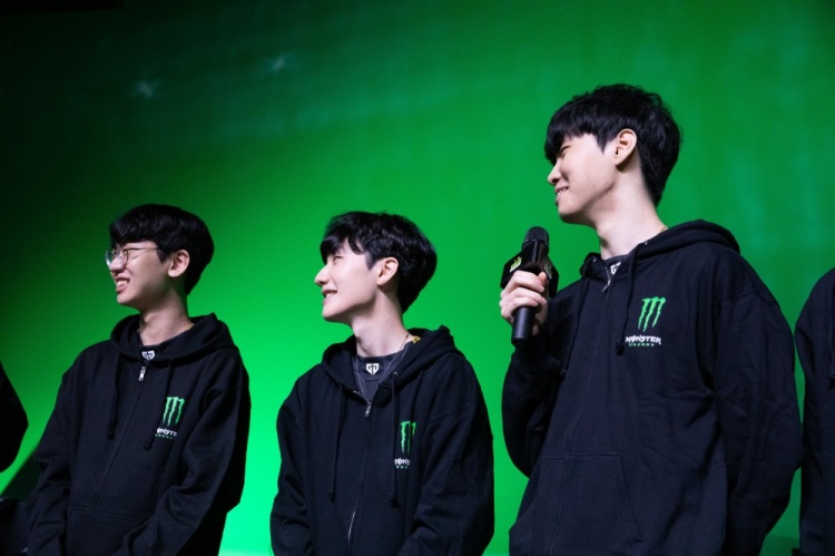 GEN分享活动返图：与粉丝们一起度过的温暖的那天??