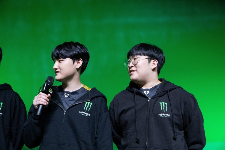 GEN分享活动返图：与粉丝们一起度过的温暖的那天??