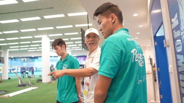 中国少年球员参观卡塔尔精英学院，感慨同龄人接受高质量文化课程