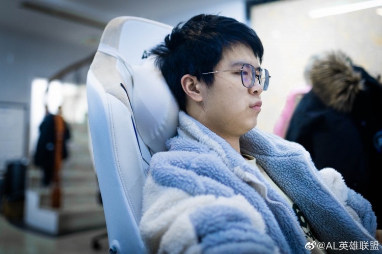 AL训练赛返图：目前身体已恢复健康，全力备战中！