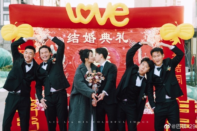 恭喜！津门虎球员巴顿上周末完婚，晒婚礼现场图致谢